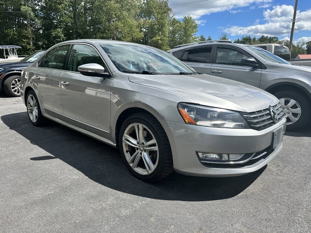 Used 2012 Volkswagen Passat TDI SEL Premium FWD image 2