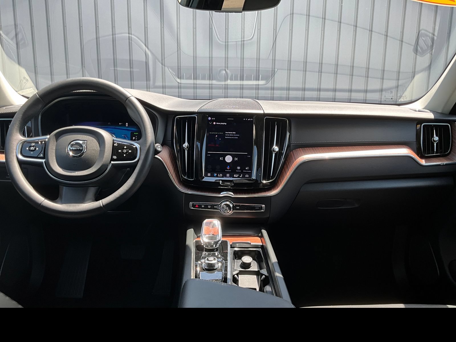 Used 2023 Volvo XC60 T8 Ultimate AWD/4WD image 4