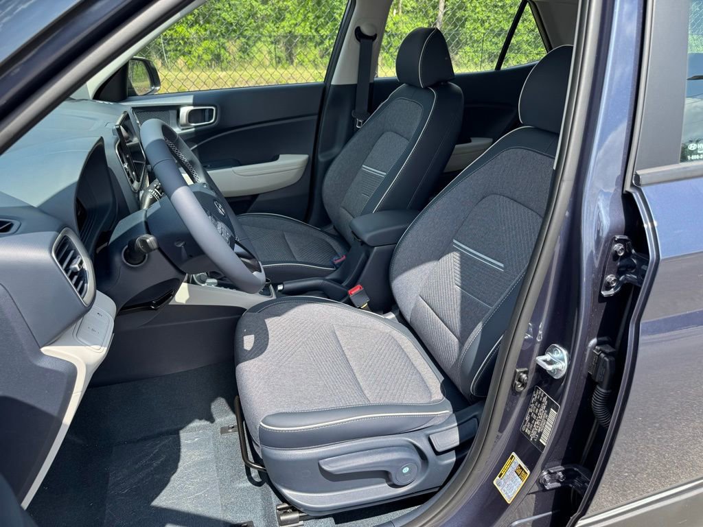 Certified 2025 Hyundai Venue Limited image 15
