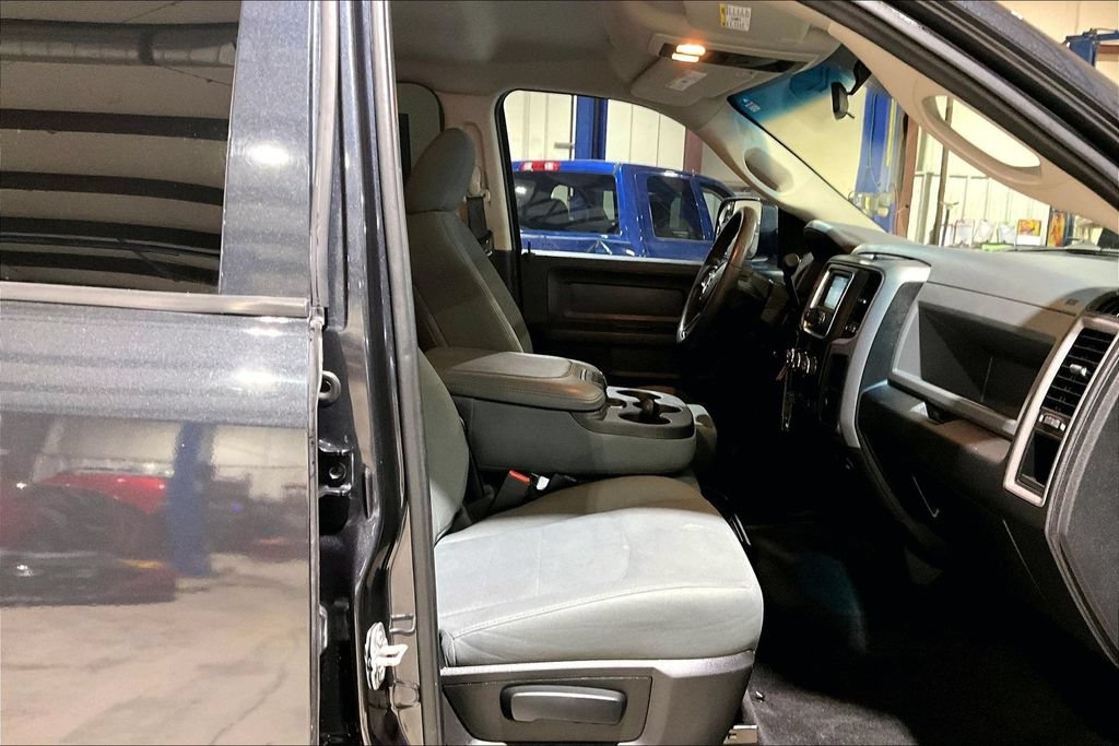 Used 2018 RAM 2500 Tradesman w/ Chrome Appearance Group AWD/4WD image 7