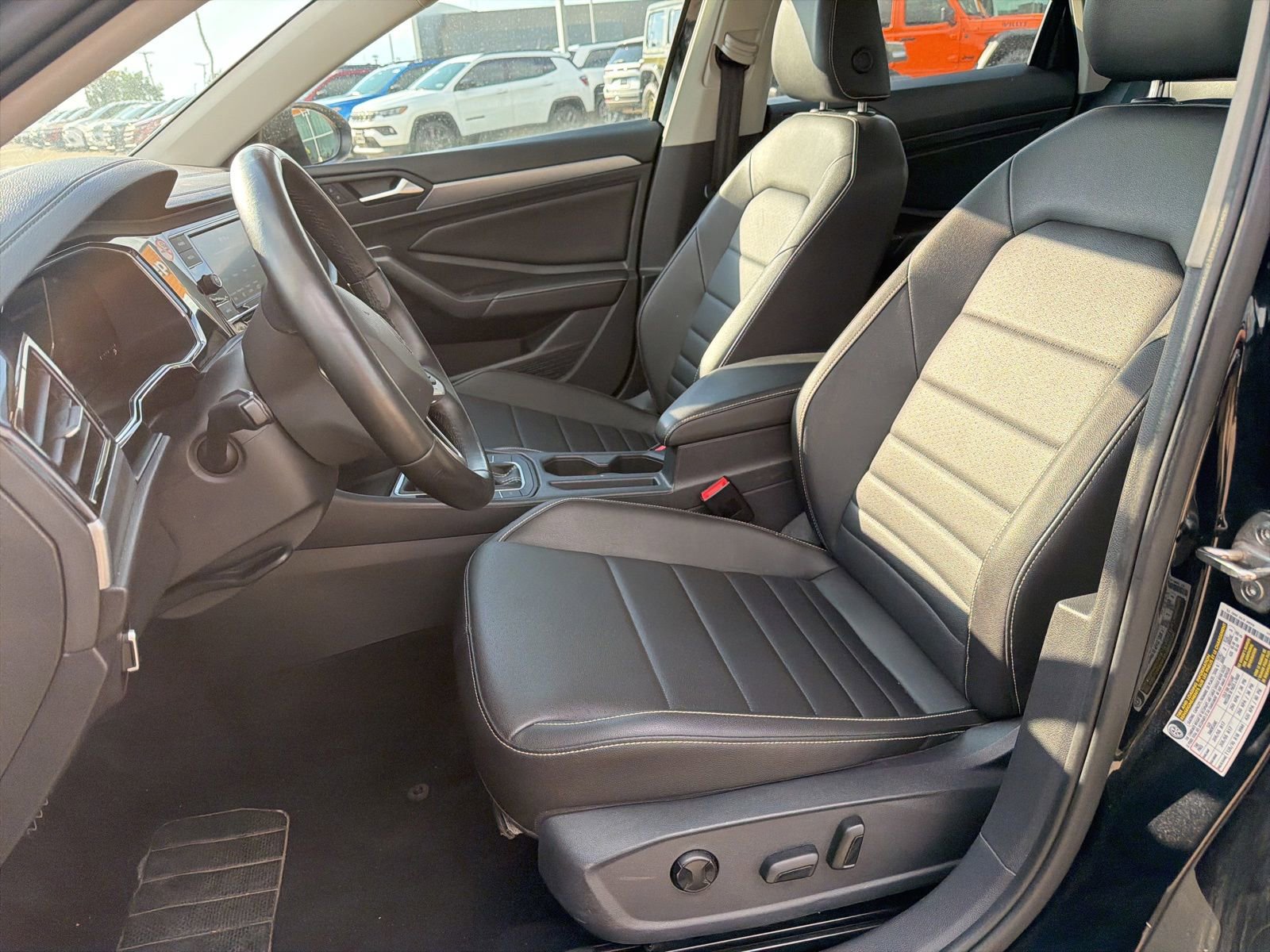 Used 2024 Volkswagen Jetta SE FWD image 11