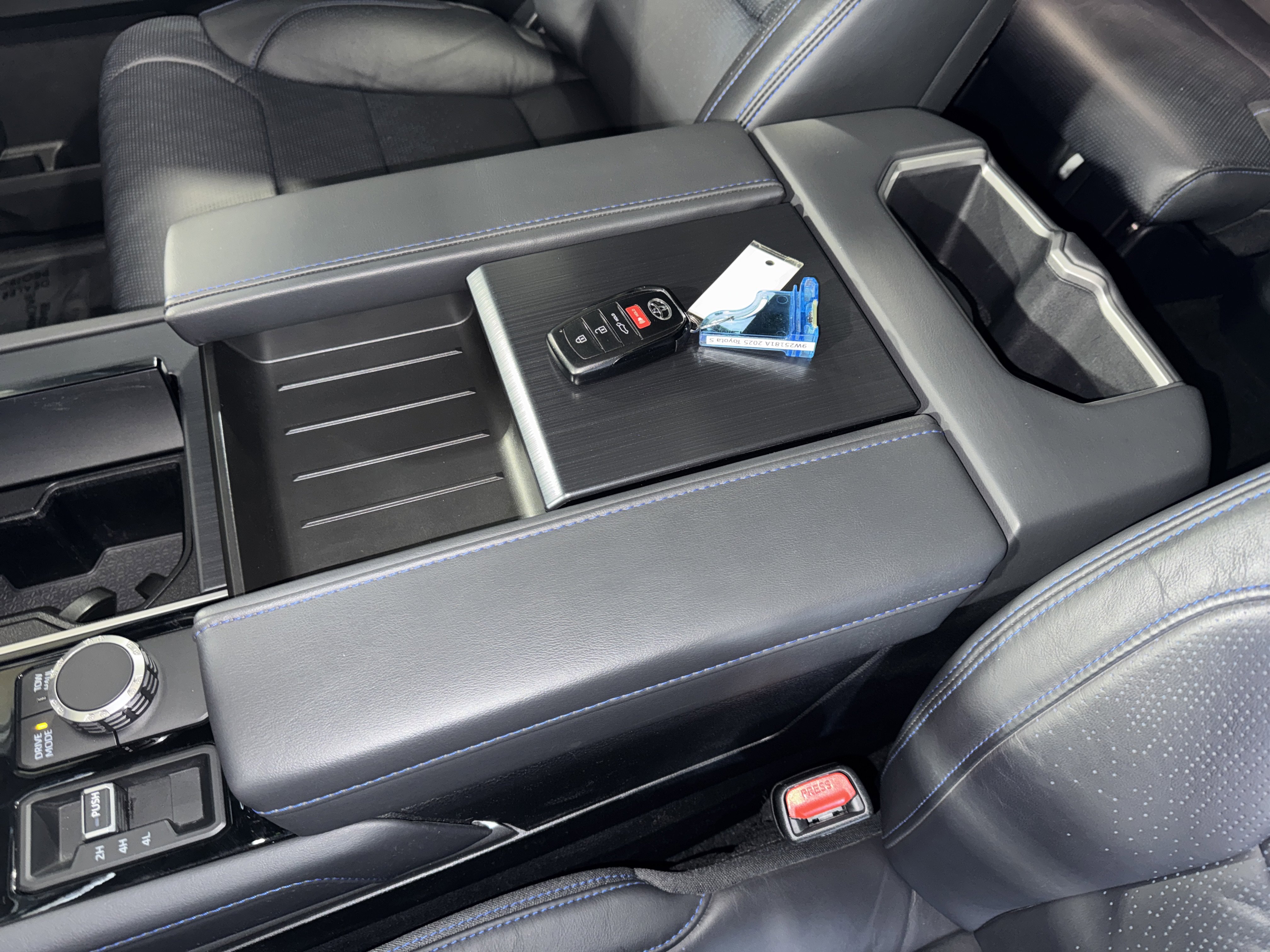 Used 2025 Toyota Sequoia Platinum image 30