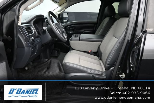Used 2017 Nissan Titan S AWD/4WD image 25