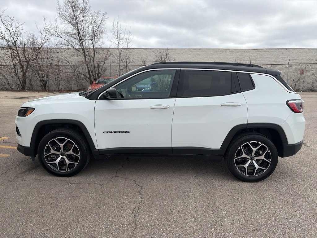 Used 2025 Jeep Compass Limited AWD/4WD image 2
