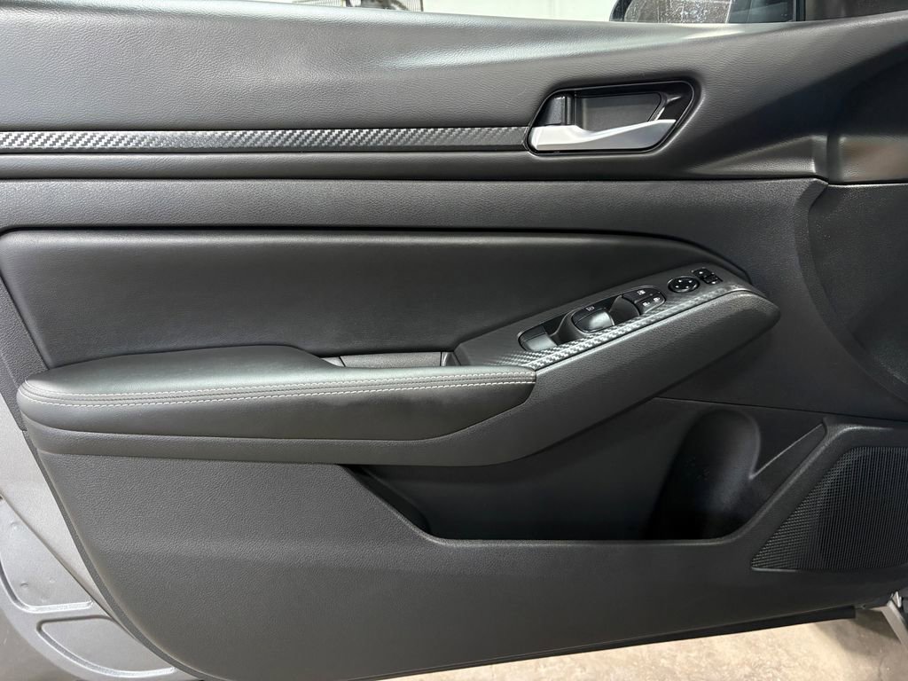 Used 2024 Nissan Altima 2.5 SV image 16