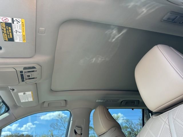 Used 2022 Toyota Highlander Platinum AWD/4WD image 12