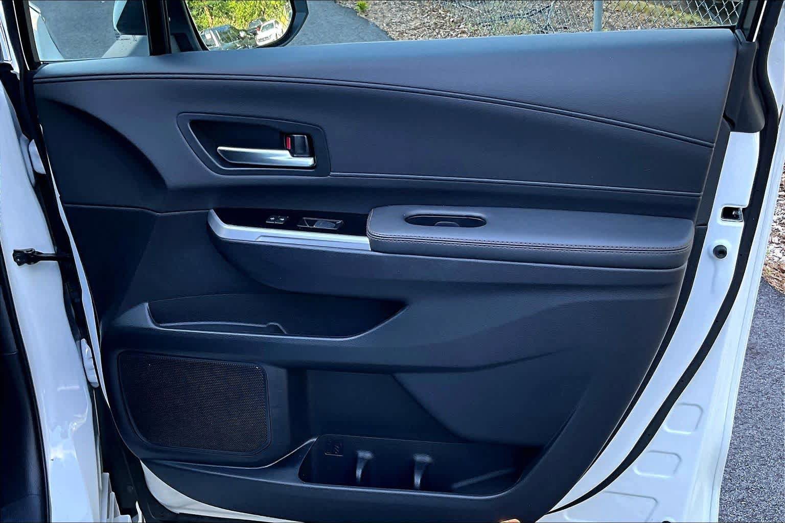 Used 2025 Toyota Sienna Platinum FWD image 23