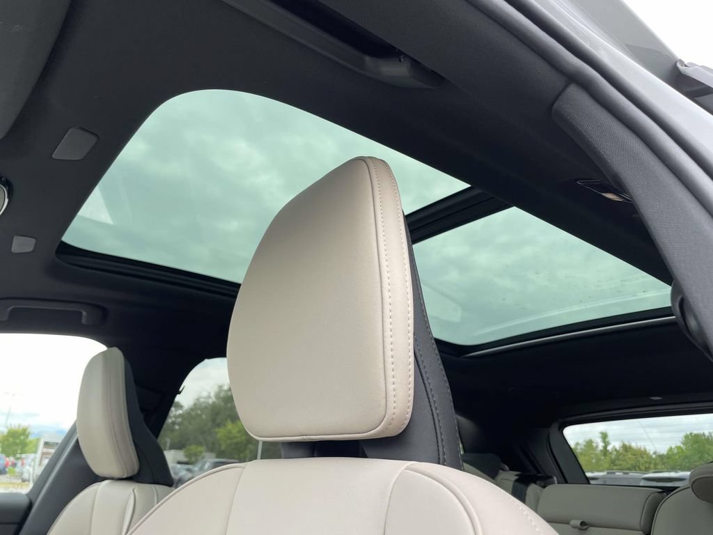 New 2026 Volvo XC60 B5 Plus w/ Protection Package Premier AWD/4WD image 11