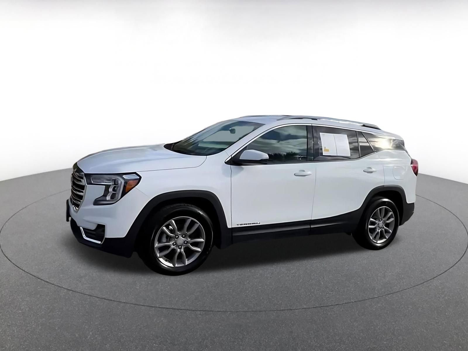 Used 2024 GMC Terrain SLT AWD/4WD image 8