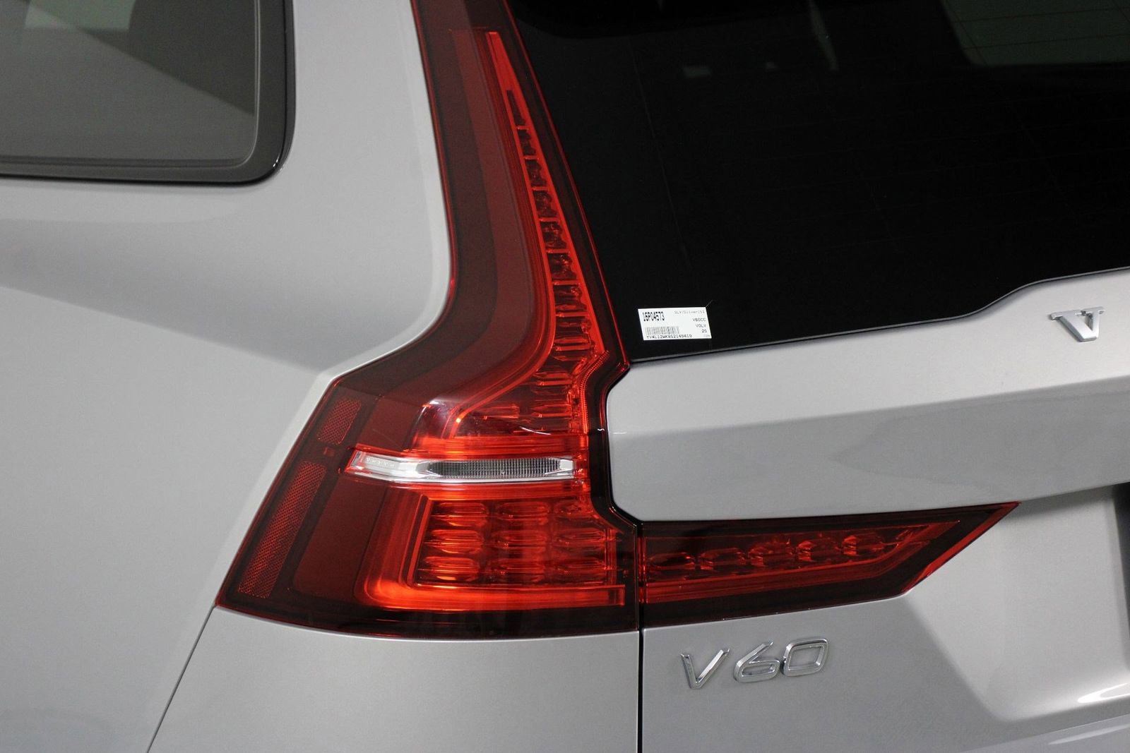 Used 2025 Volvo V60 B5 Cross Country Plus image 18