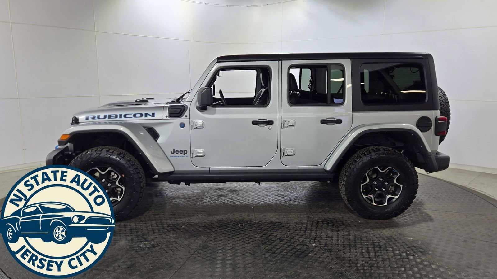 Used 2023 Jeep Wrangler Unlimited Rubicon 4xe w/ Dual Top Group image 4