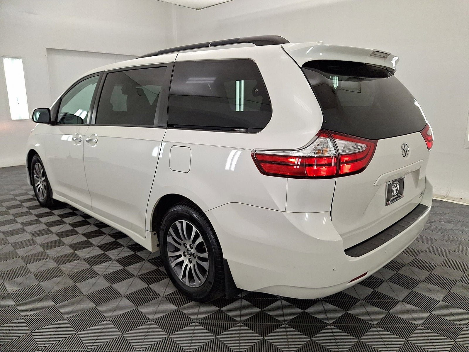 Certified 2019 Toyota Sienna XLE w/ XLE Navigation Package FWD image 22