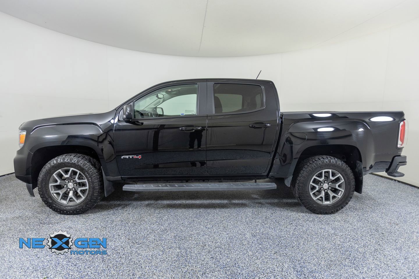 Used 2022 GMC Canyon AT4 AWD/4WD image 4