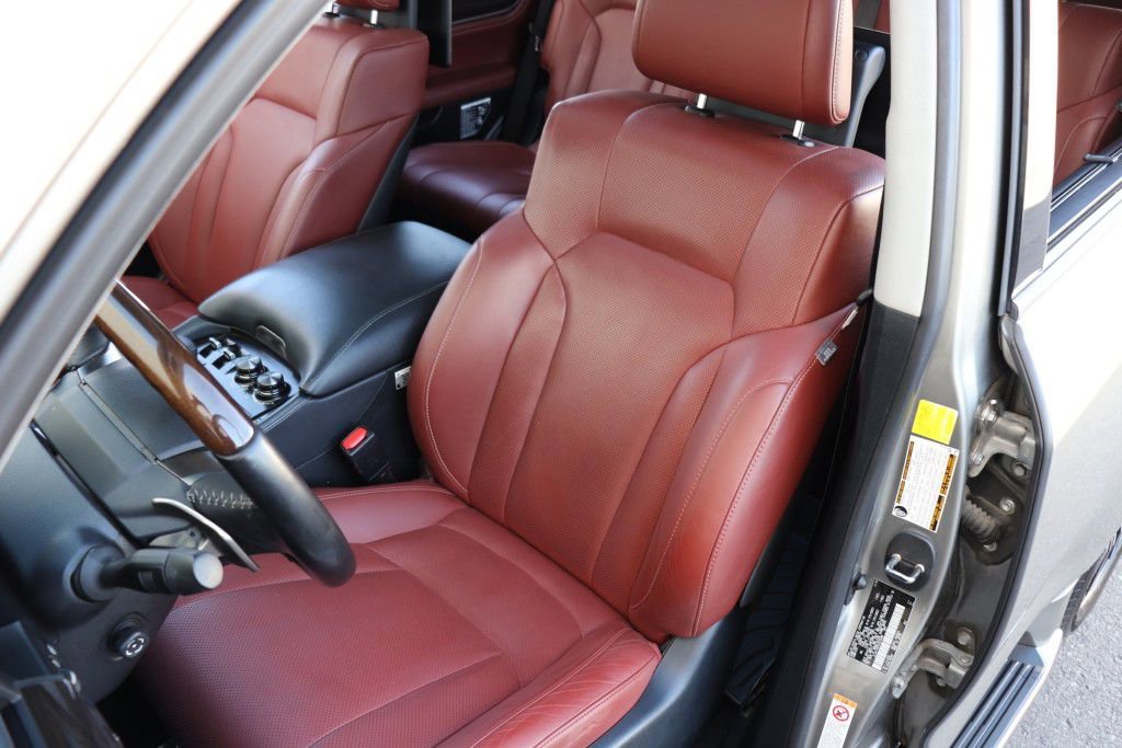 Used 2019 Lexus LX 570 4WD w/ Luxury Package image 20