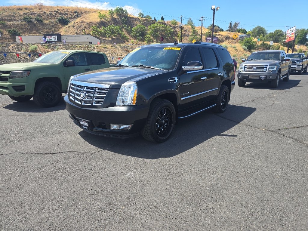 Used 2011 Cadillac Escalade Luxury AWD/4WD image 4