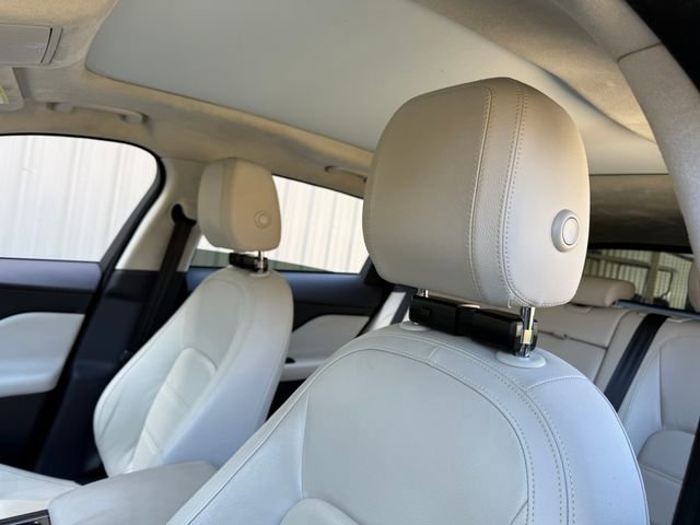 Used 2020 Jaguar F-PACE Prestige image 15