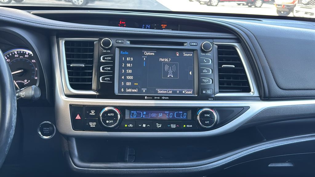 Used 2017 Toyota Highlander SE AWD/4WD image 11