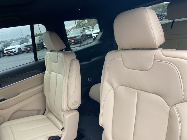 New 2025 Jeep Grand Cherokee L Limited image 38