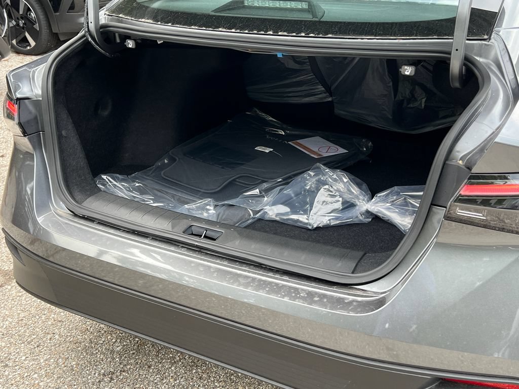 New 2026 Nissan Sentra SV w/ SV Convenience Package FWD image 17