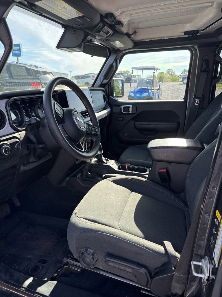 Used 2024 Jeep Gladiator Sport AWD/4WD image 5