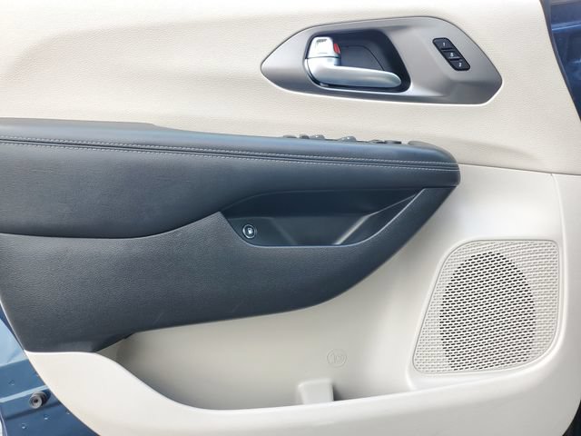 Used 2024 Chrysler Pacifica Limited FWD image 27