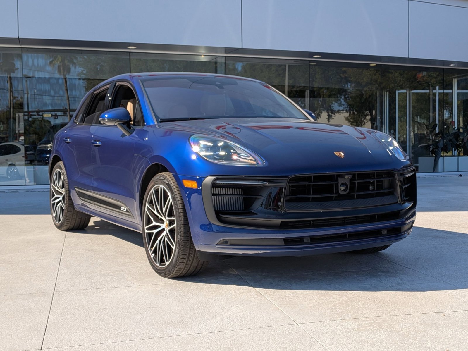 Certified 2025 Porsche Macan GTS image 7