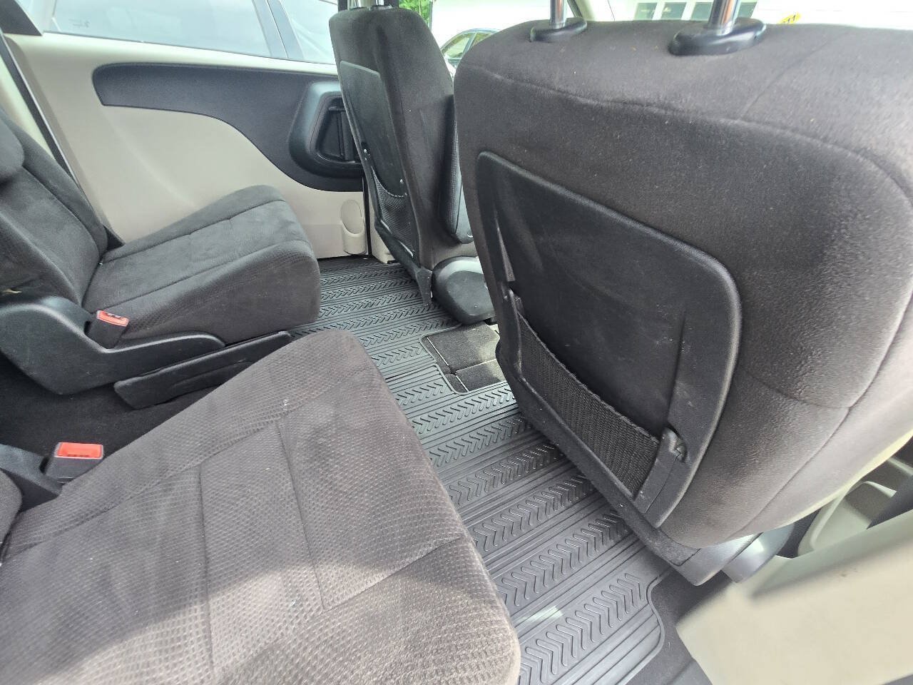 Used 2012 Dodge Grand Caravan American Value Package FWD image 9
