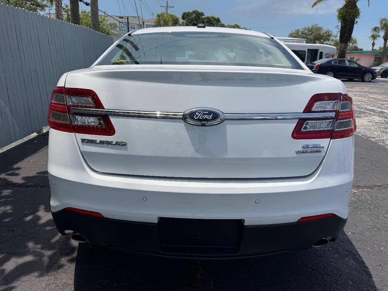 Used 2017 Ford Taurus SEL w/ Equipment Group 201A FWD image 14