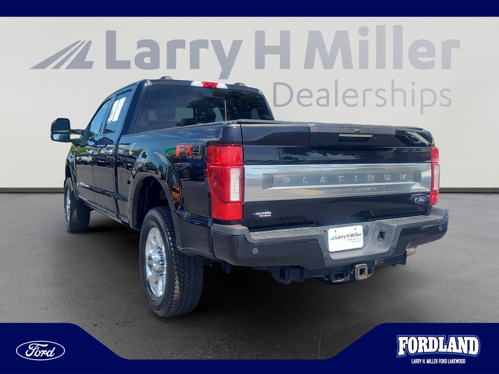 Used 2020 Ford F350 Platinum w/ FX4 Off-Road Package AWD/4WD image 3