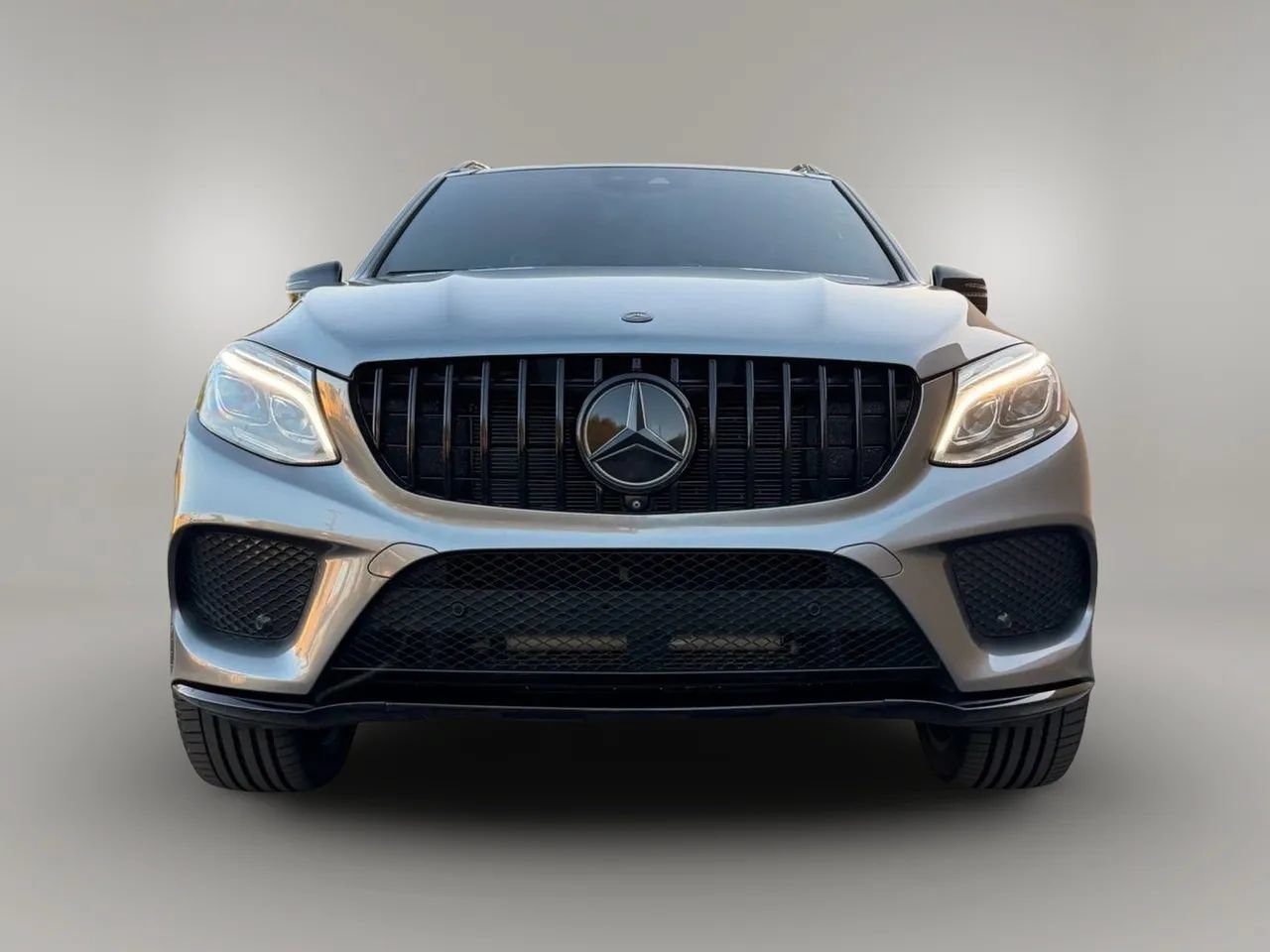 Used 2017 Mercedes-Benz GLE 400 4MATIC image 4