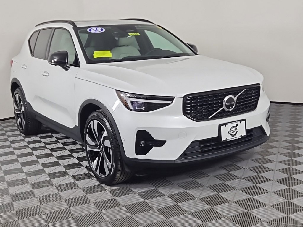 Certified 2023 Volvo XC40 B5 Ultimate w/ Climate Package image 2