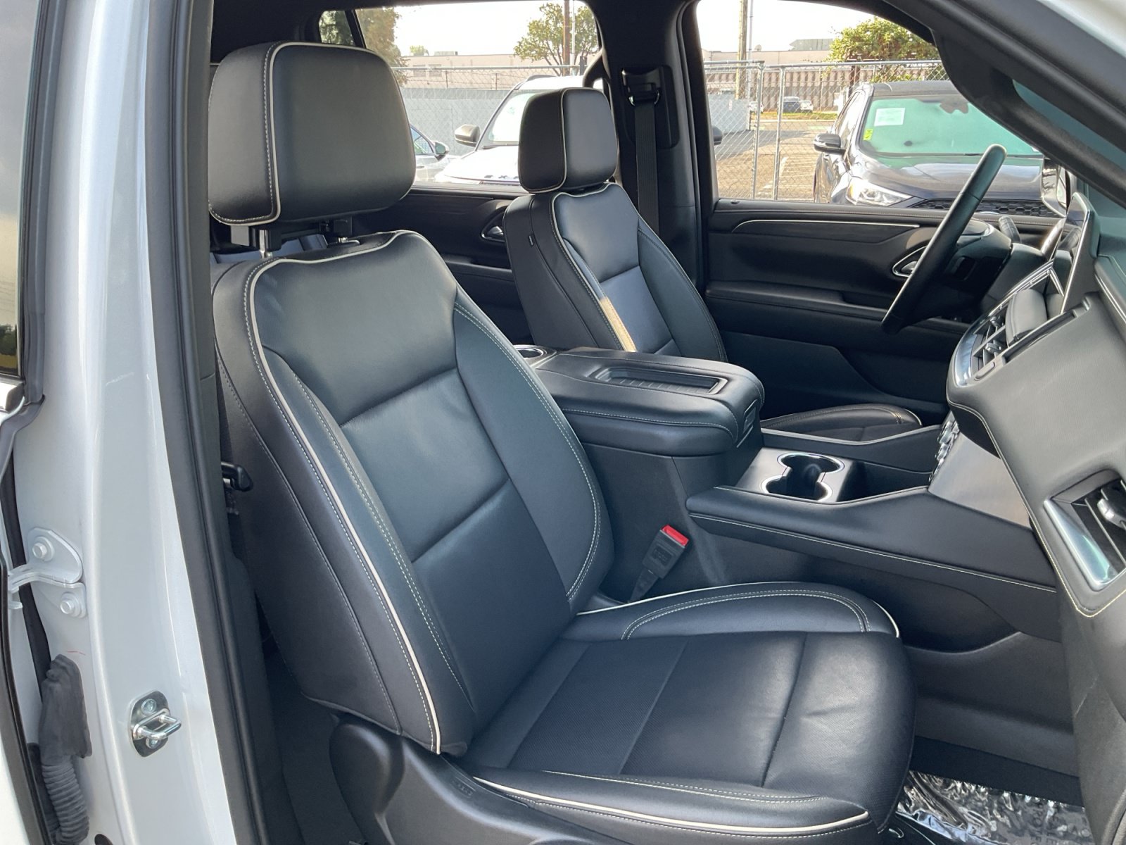 Used 2024 GMC Yukon XL SLT AWD/4WD image 21