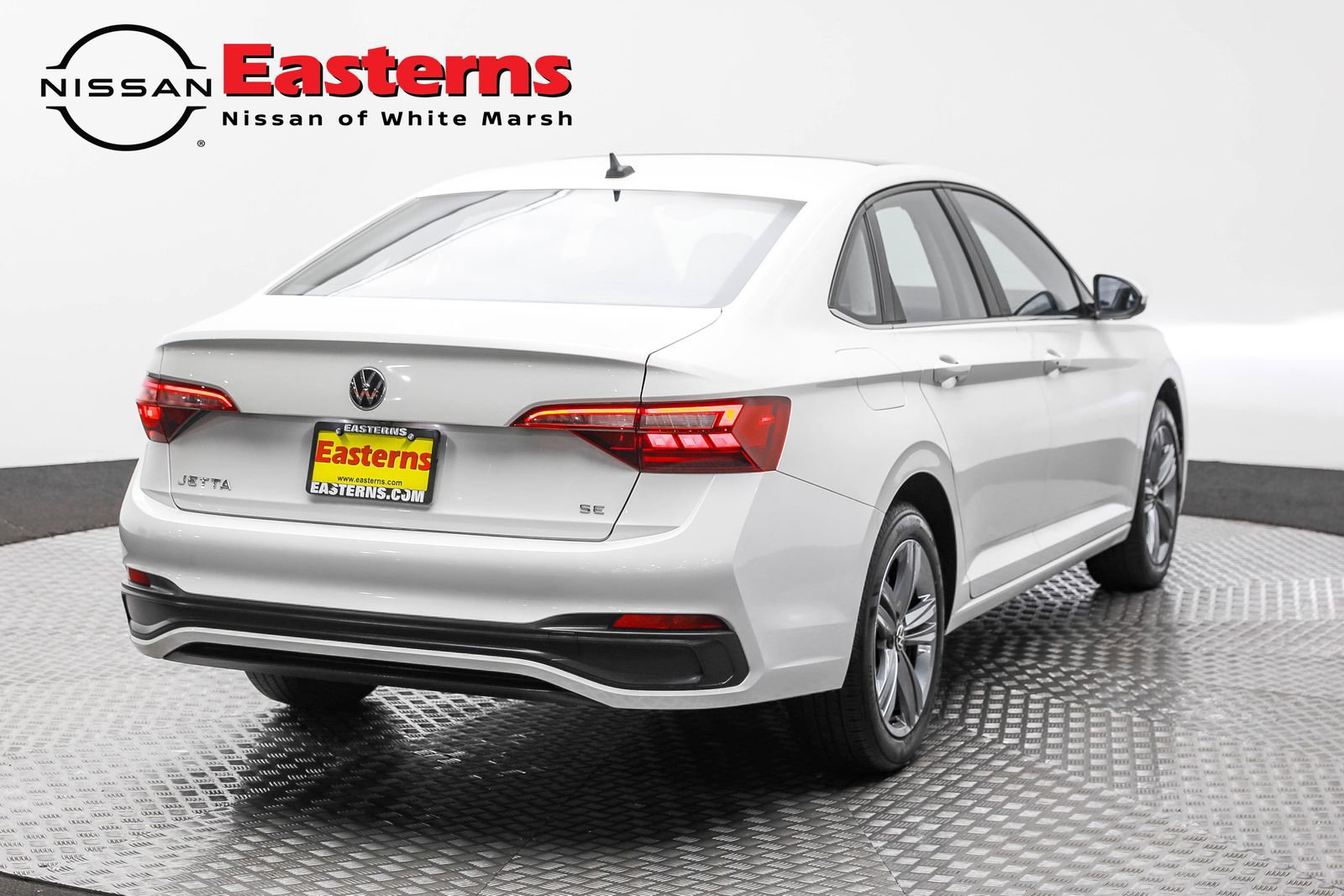Used 2023 Volkswagen Jetta SE w/ Panoramic Sunroof Package image 5