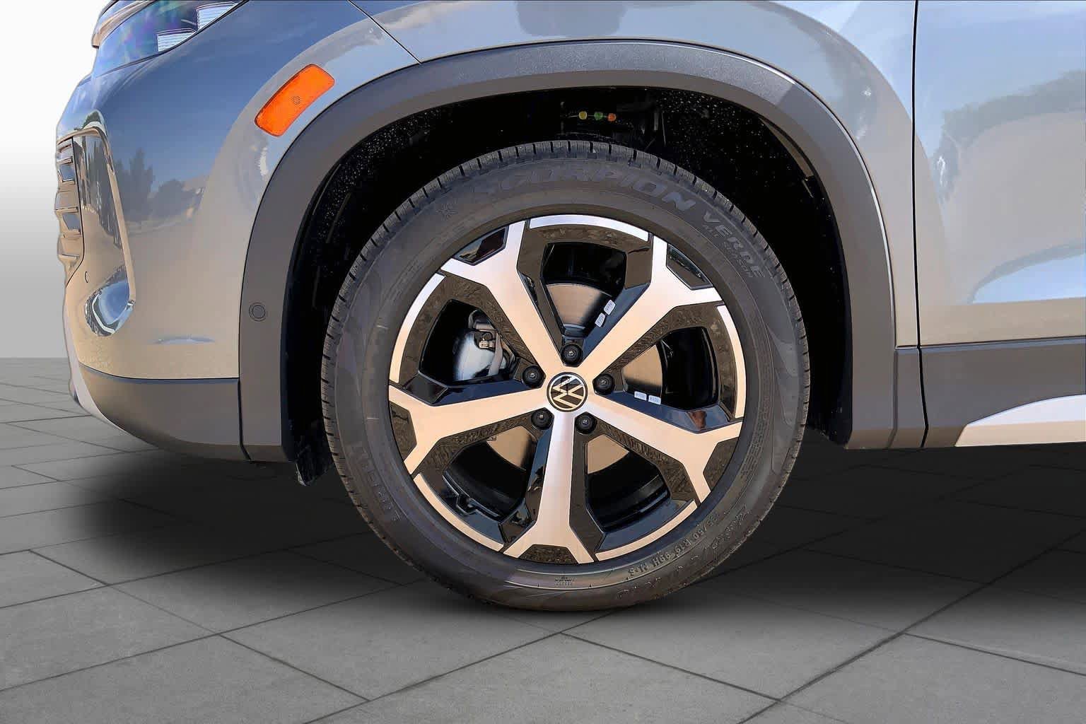 New 2026 Volkswagen Tiguan SE FWD image 12
