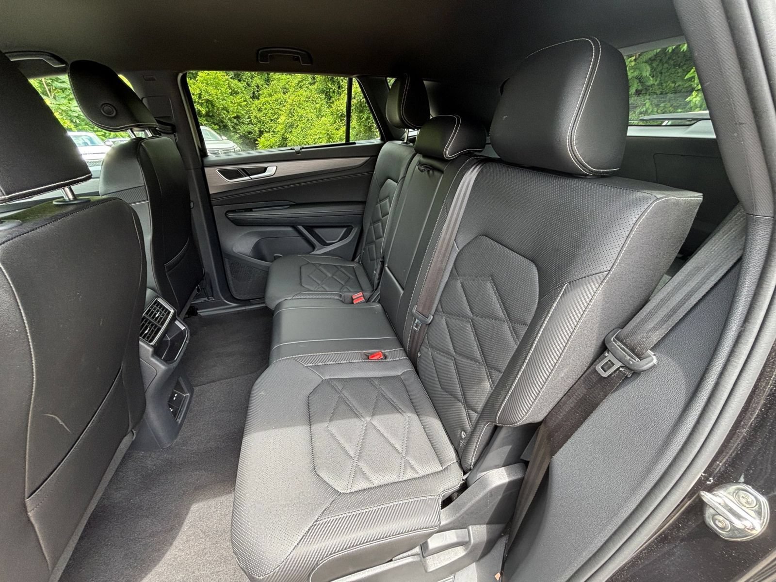 Used 2025 Volkswagen Atlas Cross Sport SE FWD image 38