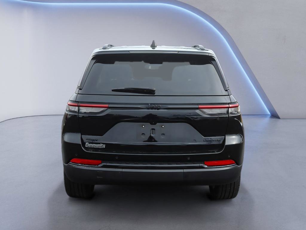 Used 2023 Jeep Grand Cherokee Limited w/ Black Appearance Package image 5