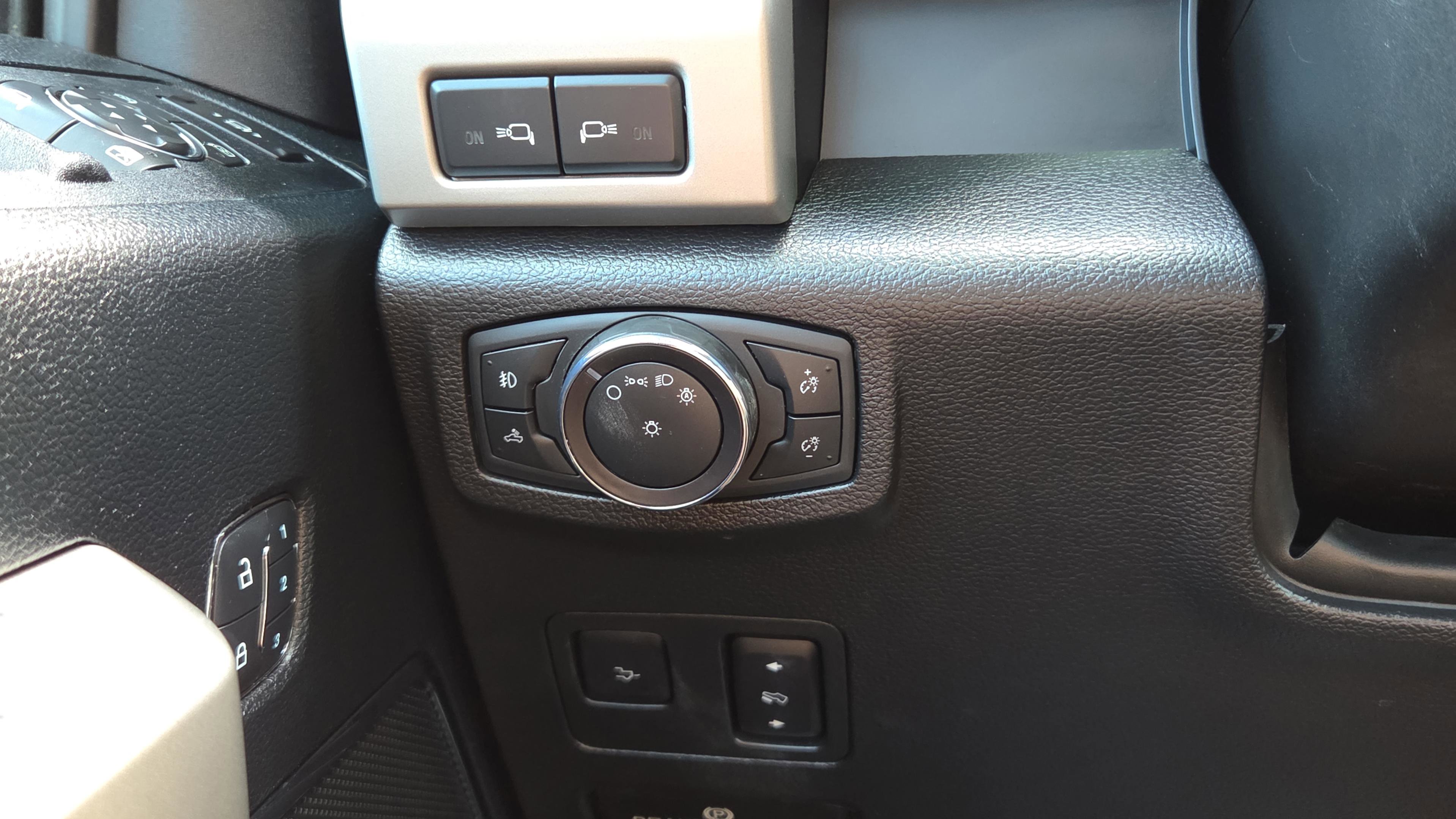 Used 2018 Ford F250 Lariat w/ Lariat Ultimate Package image 25