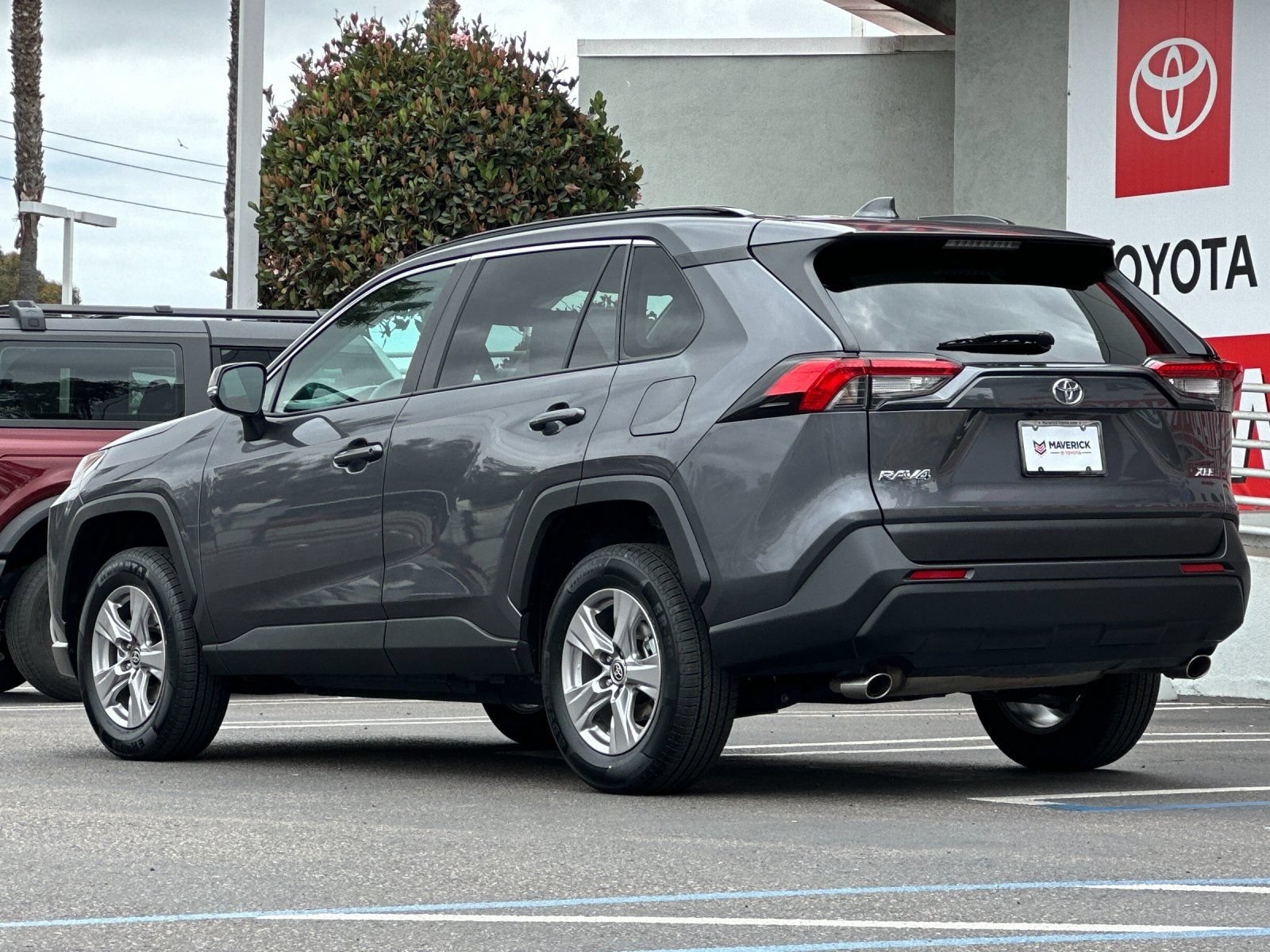 Used 2025 Toyota RAV4 XLE FWD image 3