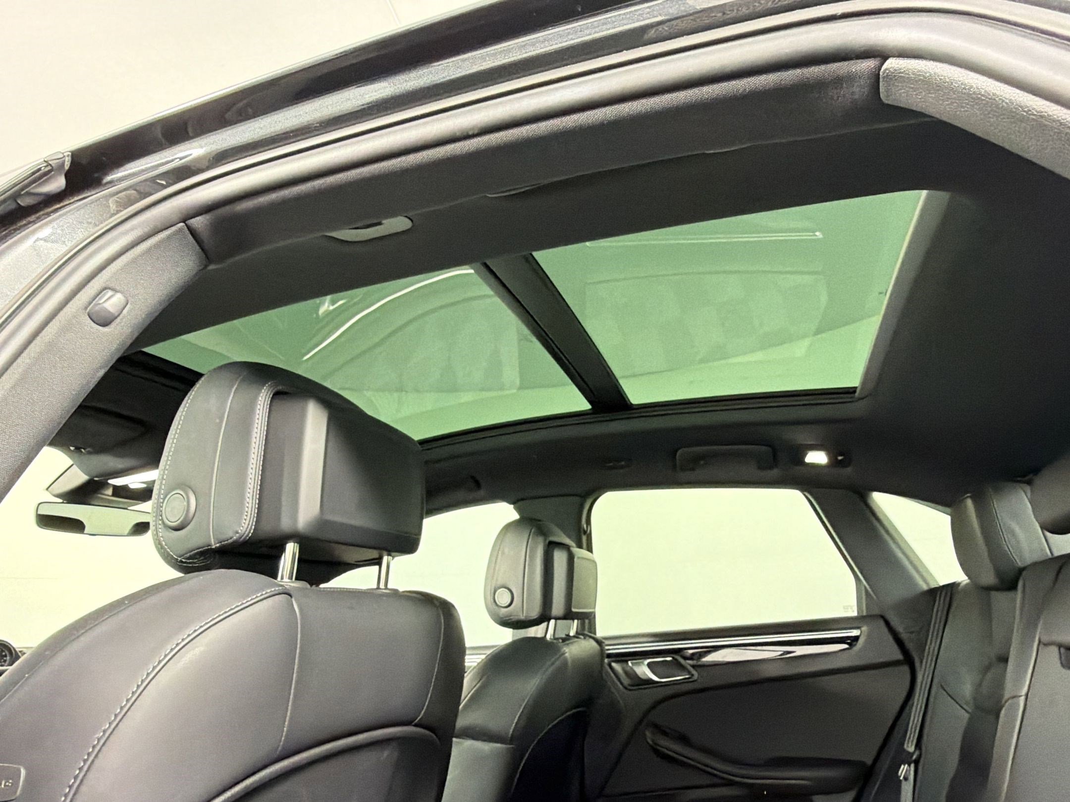 Certified 2023 Porsche Macan image 13