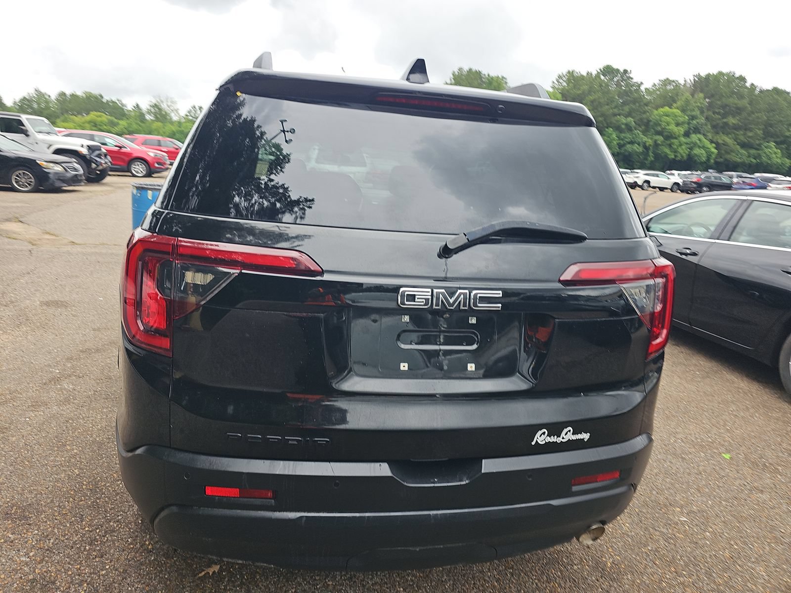 Used 2021 GMC Acadia SLE w/ Elevation Edition FWD image 4