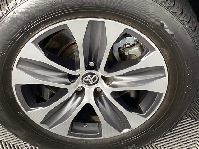 Used 2022 Toyota Highlander XLE image 35