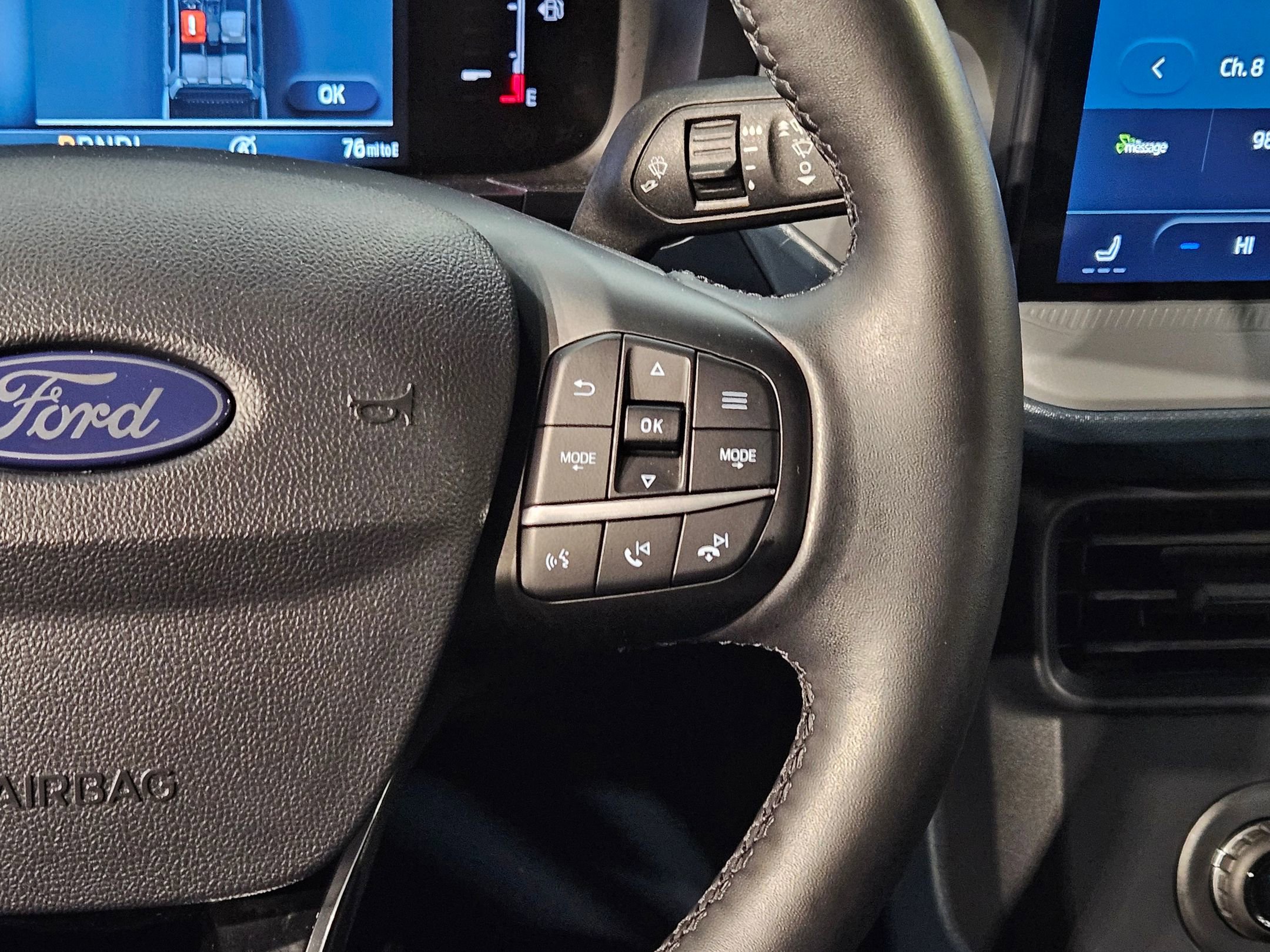 Used 2025 Ford Maverick Lariat w/ Black Appearance Package AWD/4WD image 28