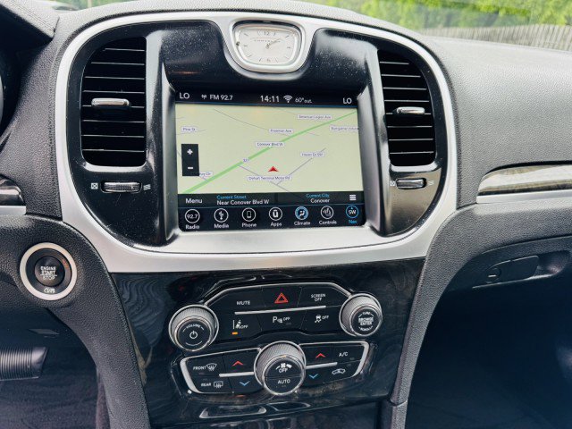 Used 2018 Chrysler 300 Limited w/ Safetytec Plus Group image 34