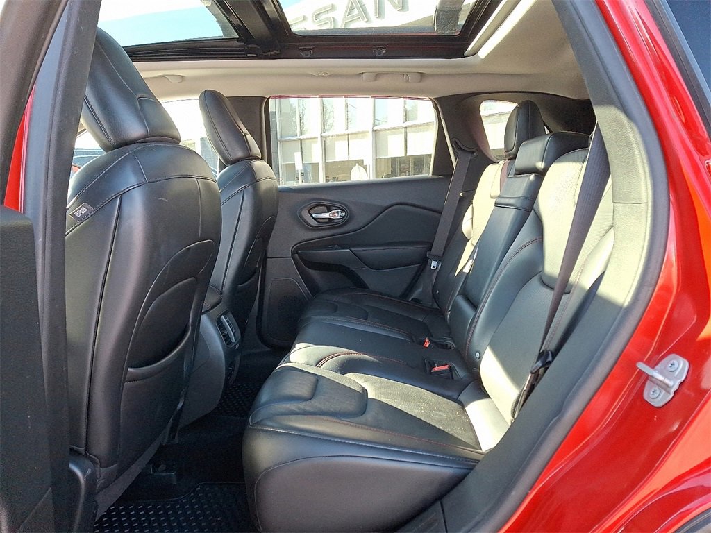 Used 2019 Jeep Cherokee Trailhawk image 10