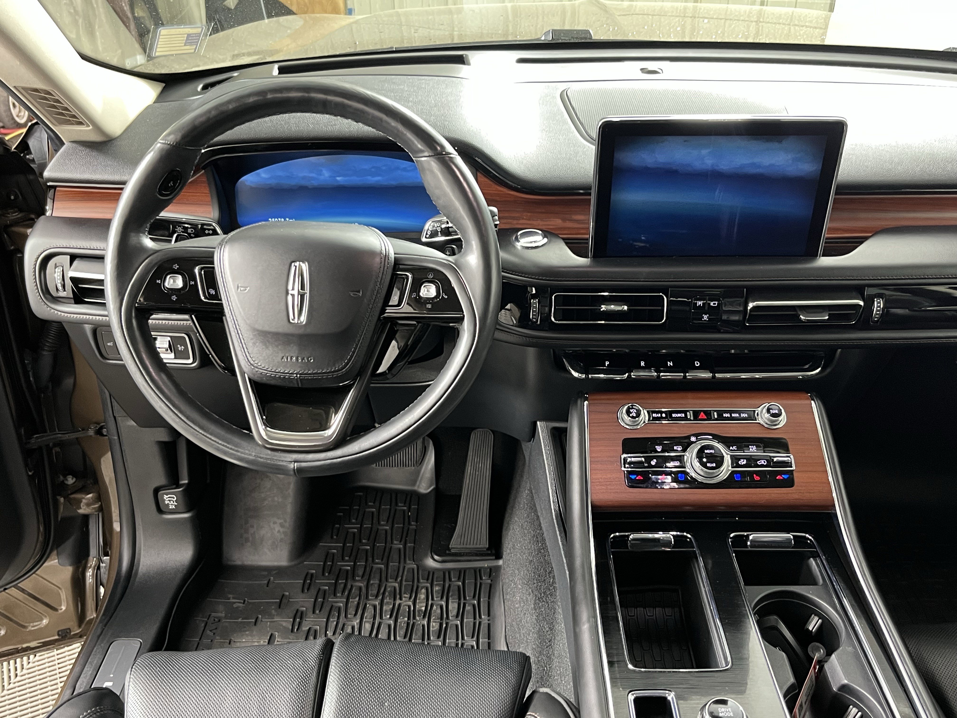Used 2022 Lincoln Aviator Reserve w/ Equipment Group 201A image 10