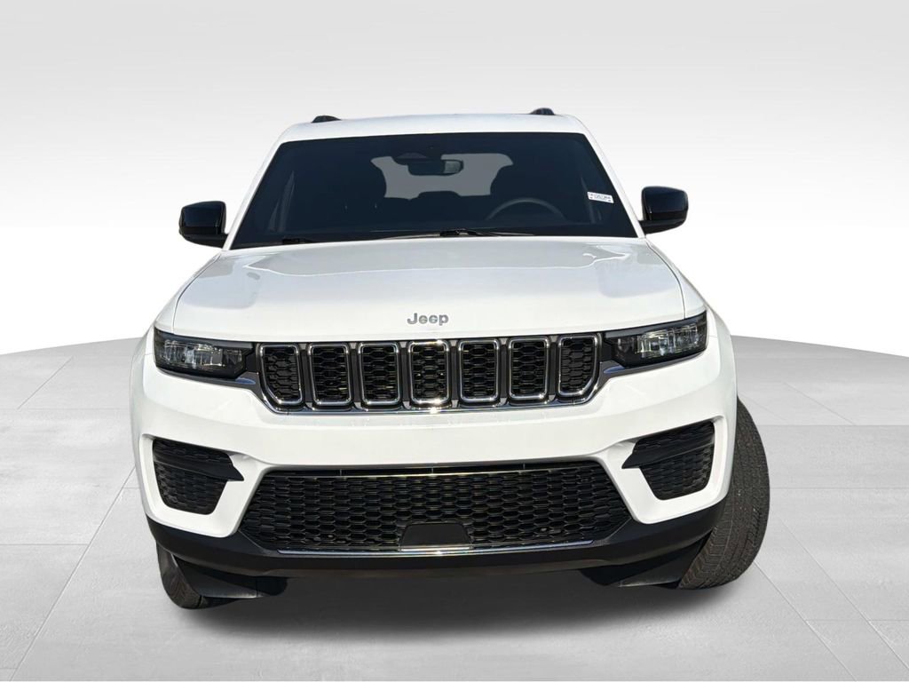 Used 2024 Jeep Grand Cherokee Laredo image 8