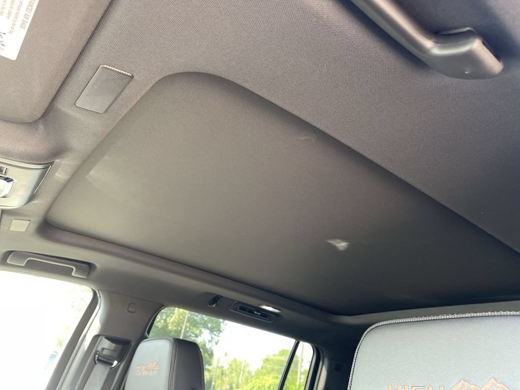 New 2026 Chevrolet Suburban High Country AWD/4WD image 22