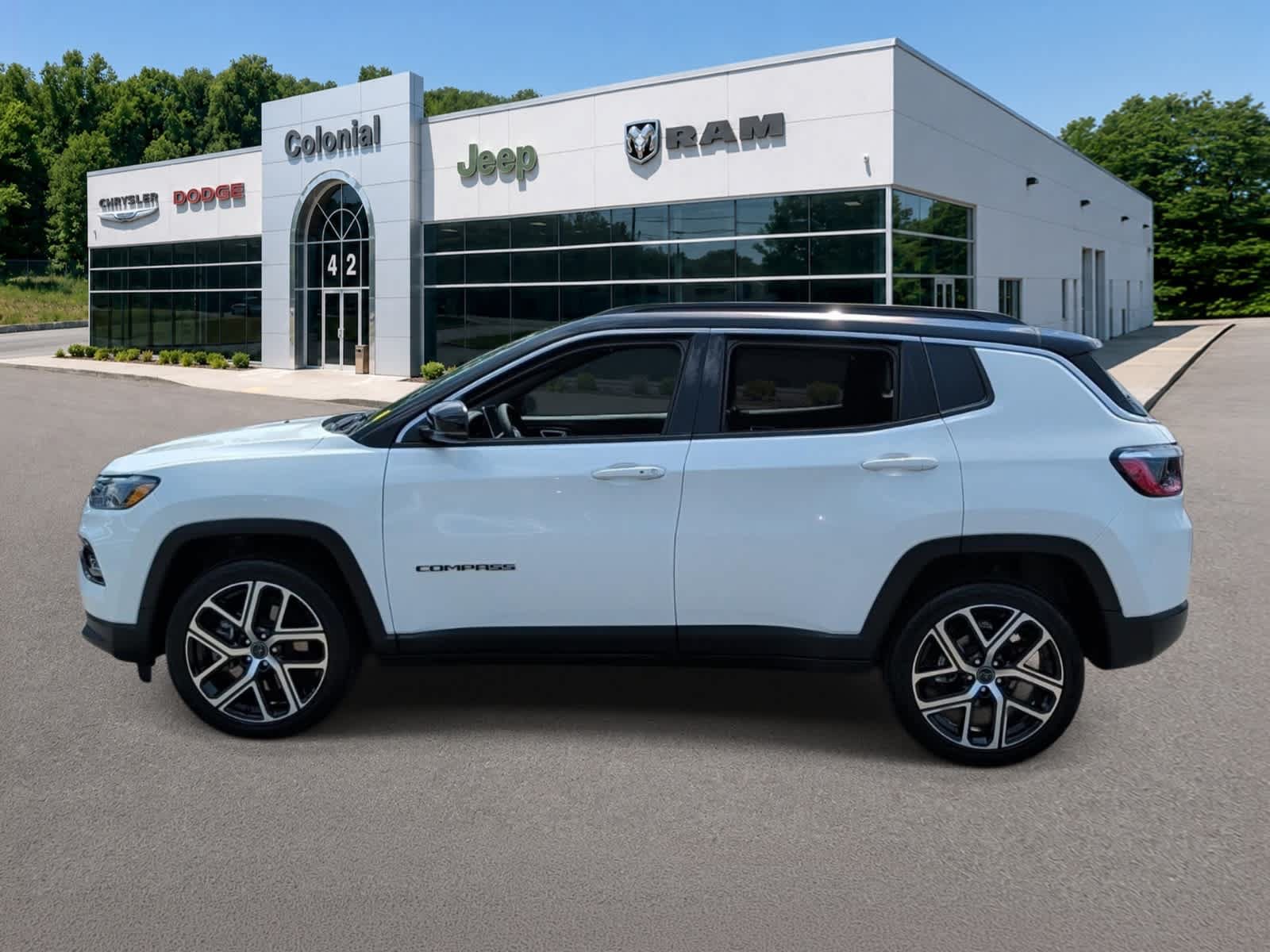 Used 2025 Jeep Compass Limited AWD/4WD image 3