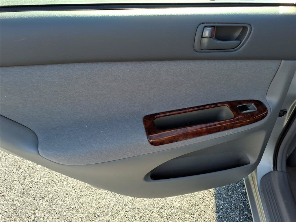 Used 2004 Toyota Camry LE FWD image 21