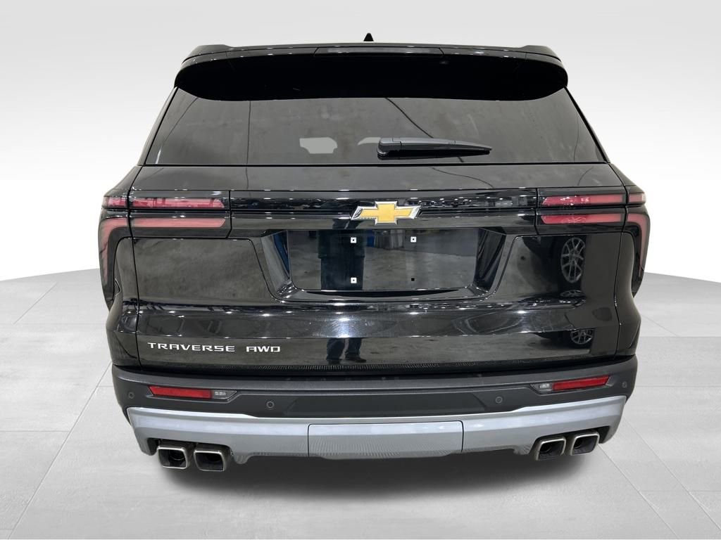 Used 2025 Chevrolet Traverse LT image 4